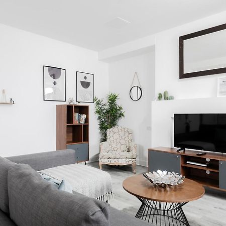 Modern Kensington Apartments London Exterior photo