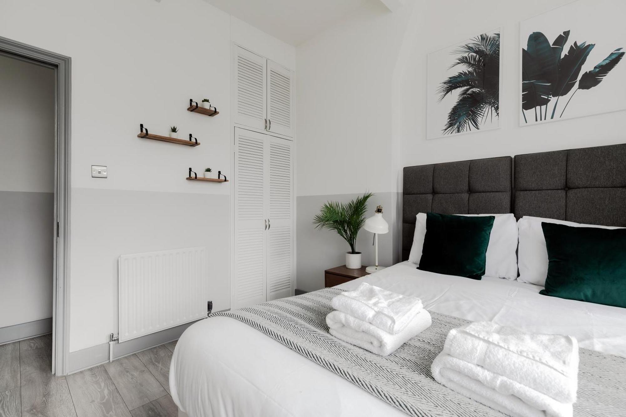 Modern Kensington Apartments London Exterior photo