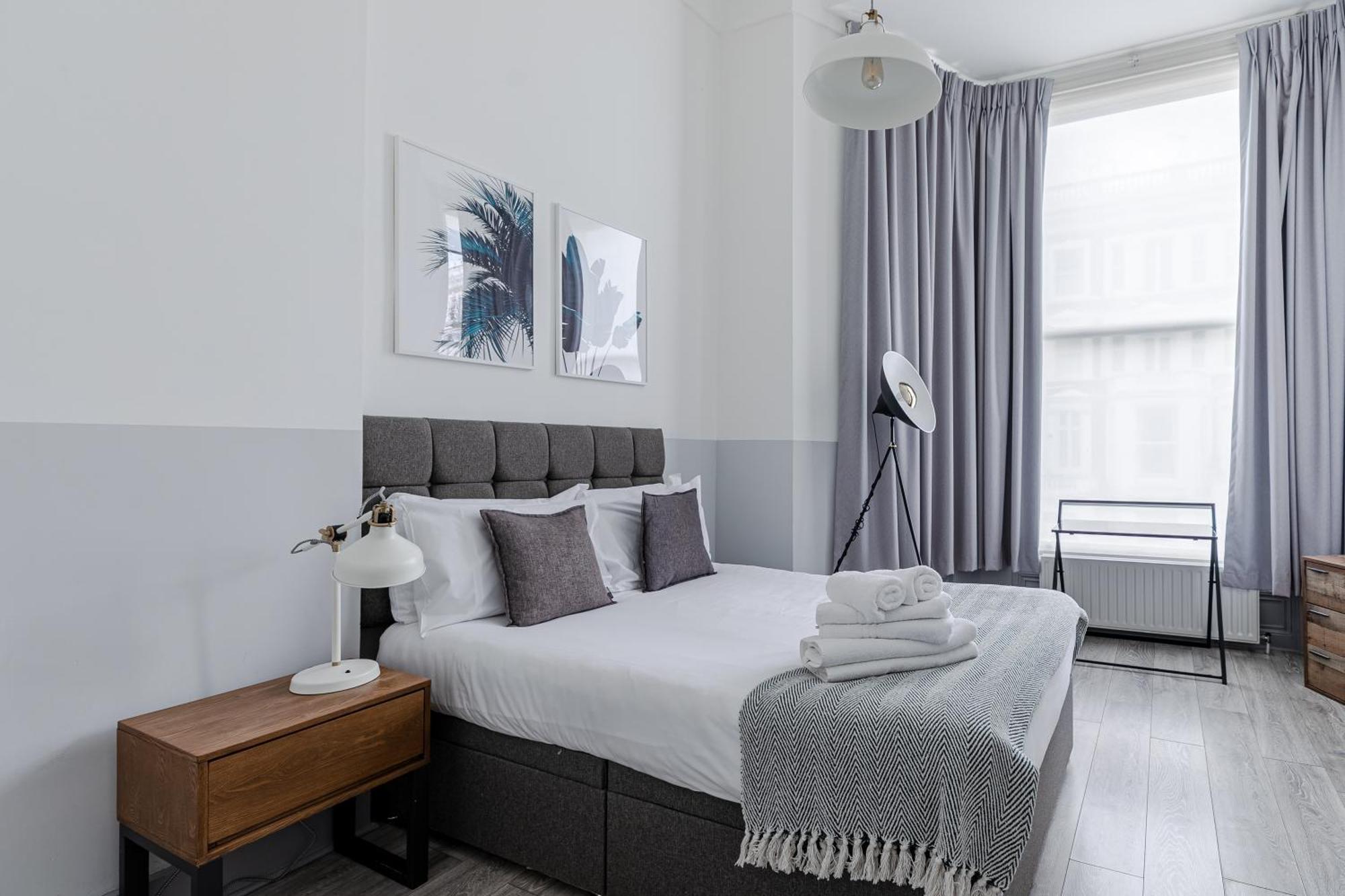 Modern Kensington Apartments London Exterior photo