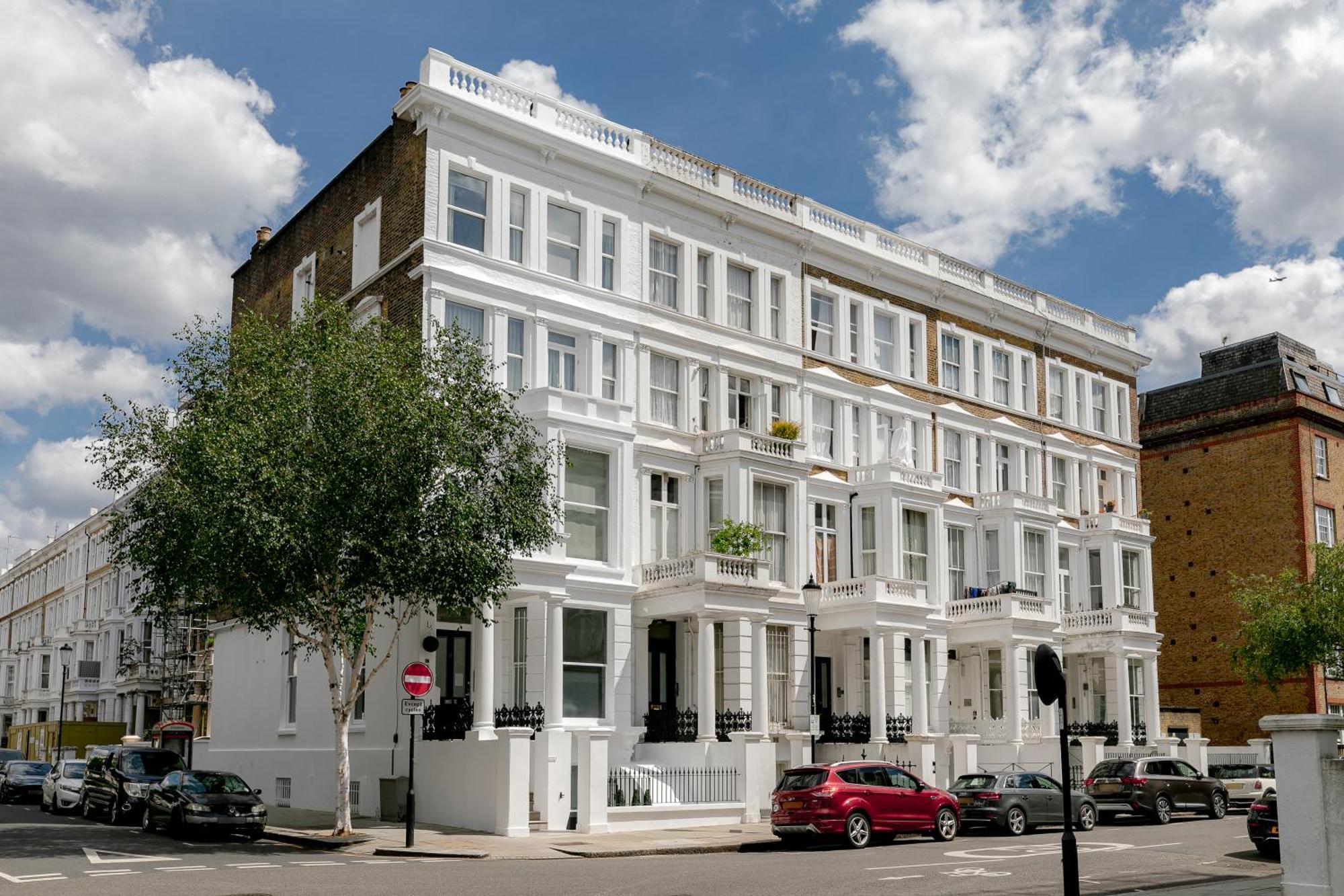Modern Kensington Apartments London Exterior photo