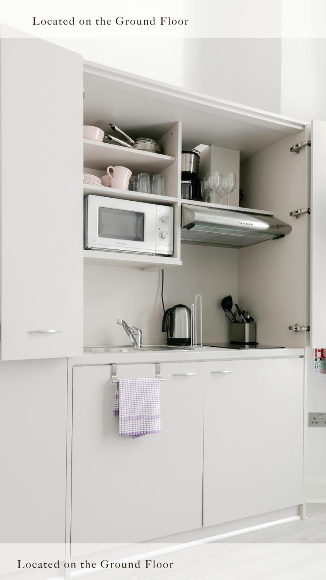 Modern Kensington Apartments London Room photo